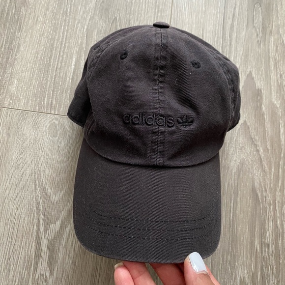 Unisex adidas hat - Picture 1 of 2